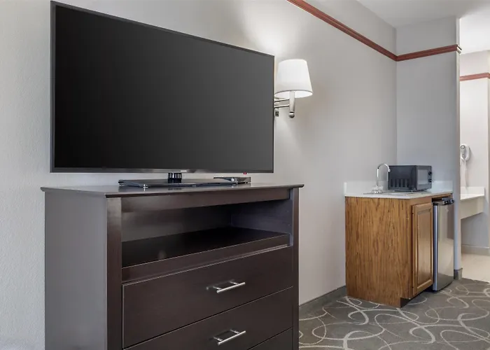 Best Western Limestone Inn And Suites